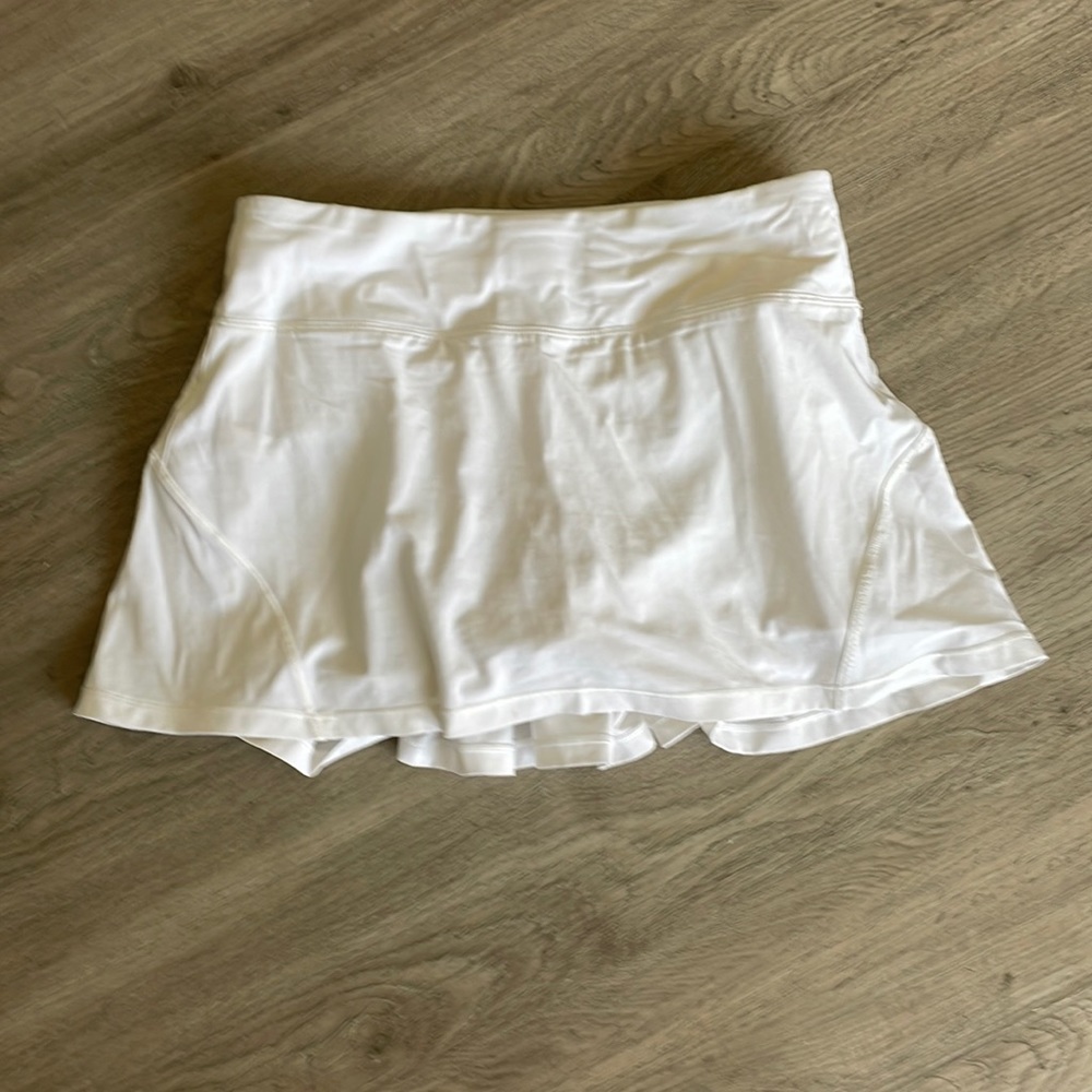 Lululemon white tennis skirt size 4
